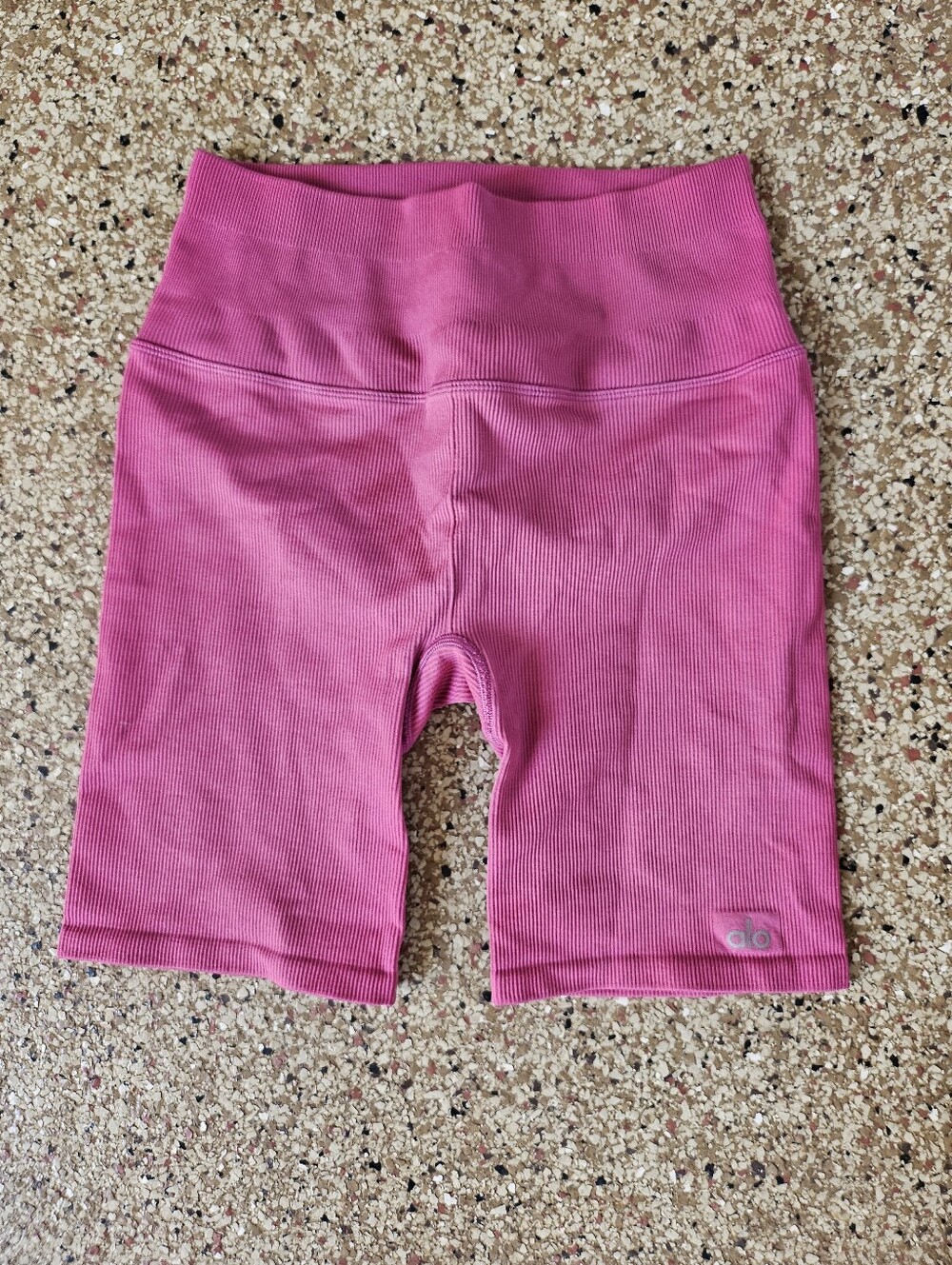 Alo Yoga Paradise Pink Seamless Ribbed Stretch High Rise Biker Shorts Small